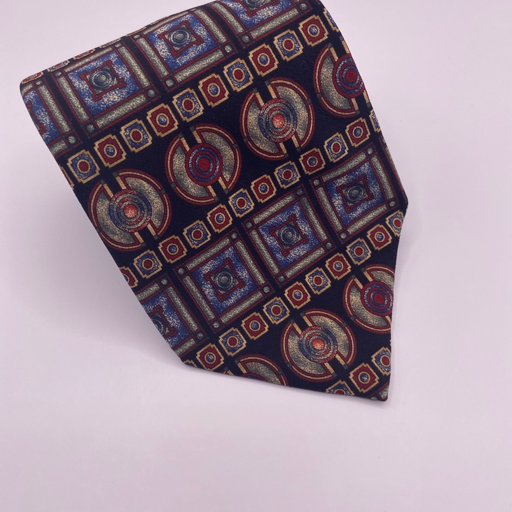 Multicolor Geometric Tie